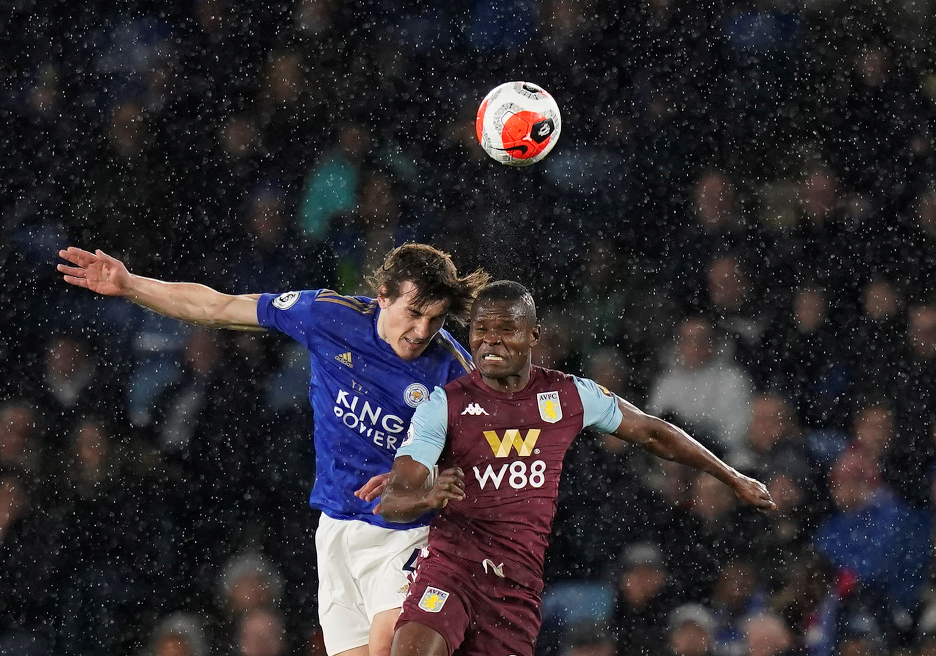 通过在季前 通过在季前